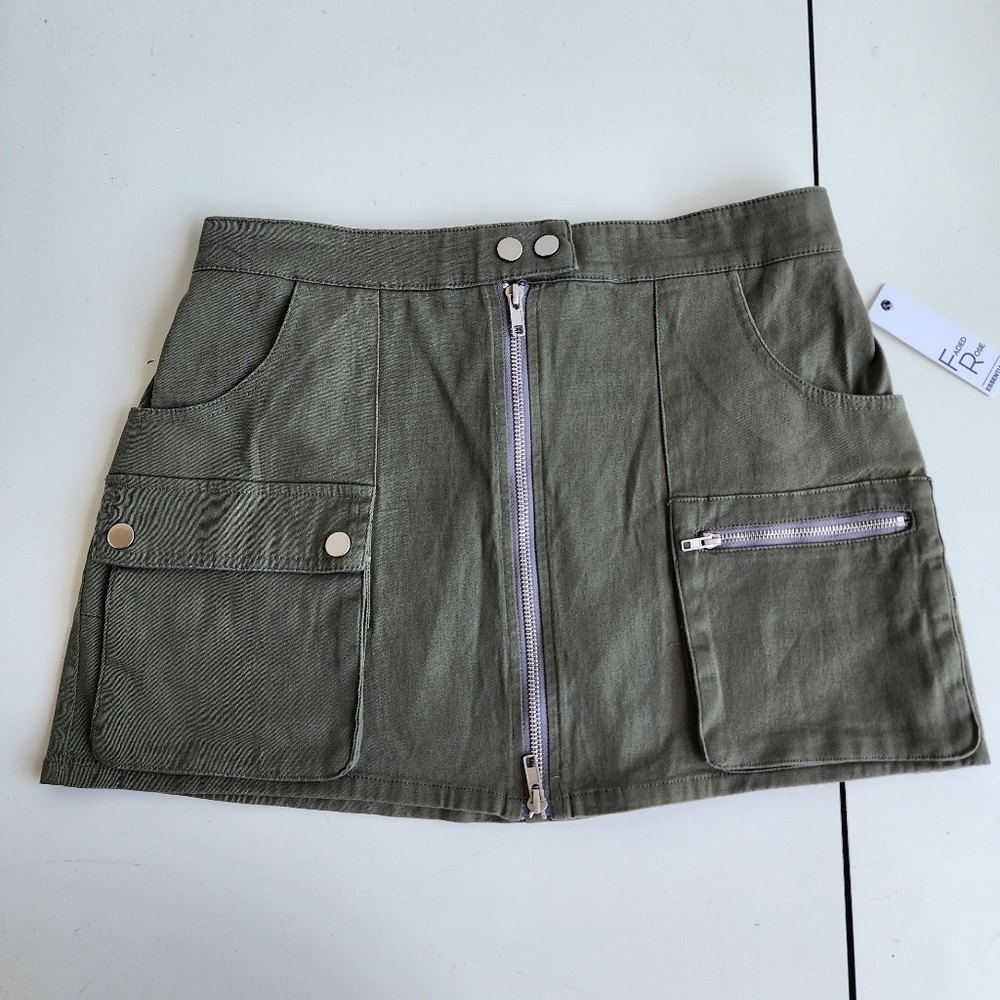 NWT Faded Rose Essentials Utility Womens Mini Skirt Distressed Green Cargo Zip M